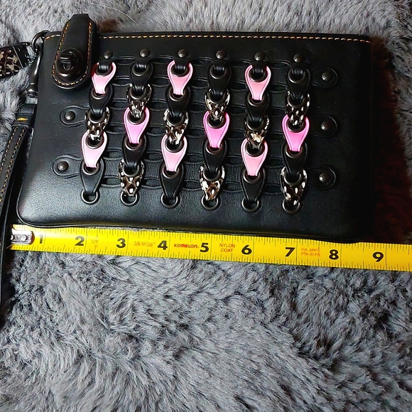 SOLD🥰 Coach 1941 exotic 21 wristlet wallet  in smooth glovetanned 🖤🩶🤍🩷 - Picture 15 of 15